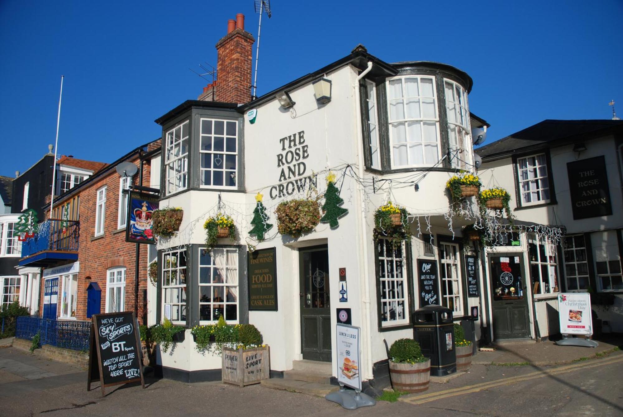 Queens Cottage, Wivenhoe Stylish, Plush, Cosy, Convenient & Quirky, 2X Double Bed Period Cottage Plus Patio - 9 Min Walk Train, 4 Min Walk High Street Pubs, Restaurants, Shops Exterior foto